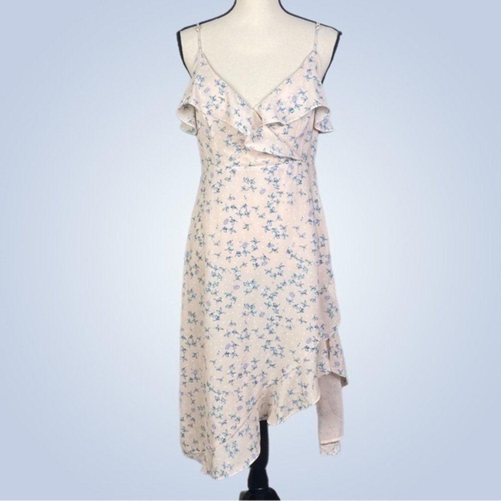 LULU’S “Le Quarlier Nude Floral Print Ruffled Midi Dress” in size Medium. EUC